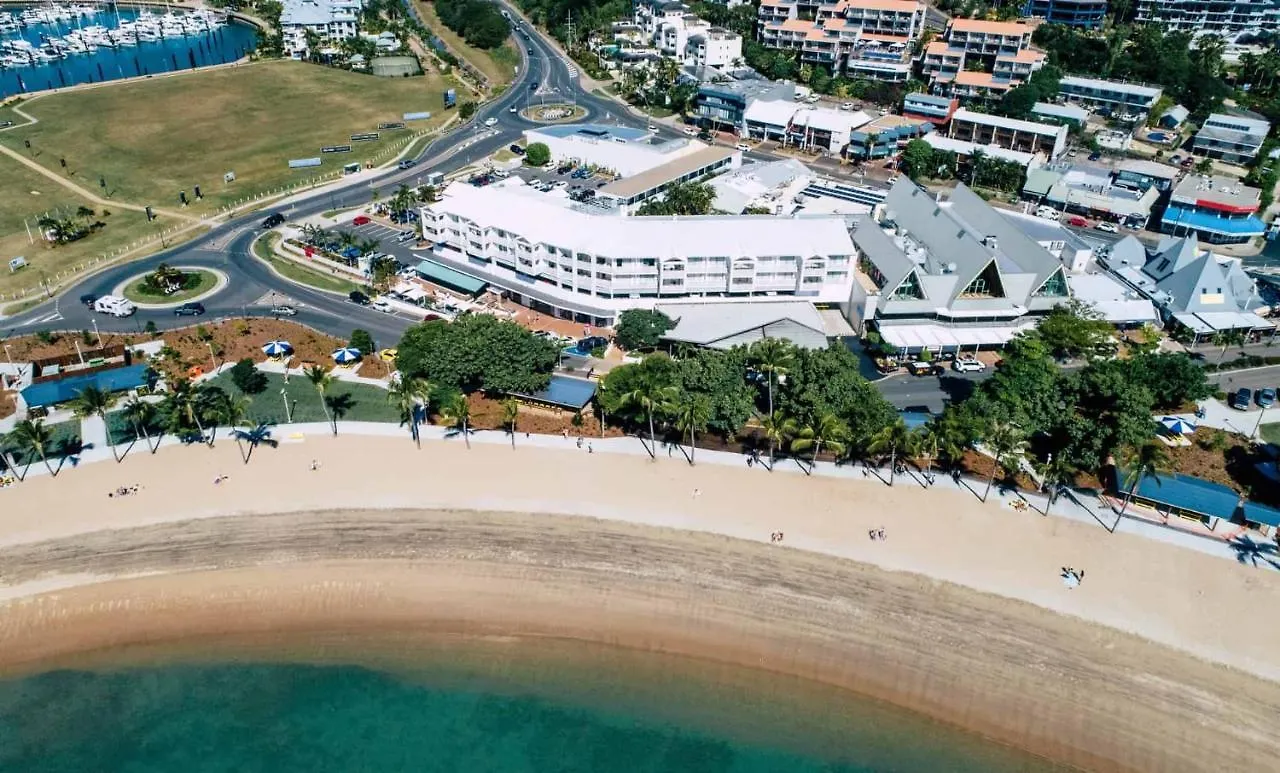 ****  Airlie Beach Hotel Australia