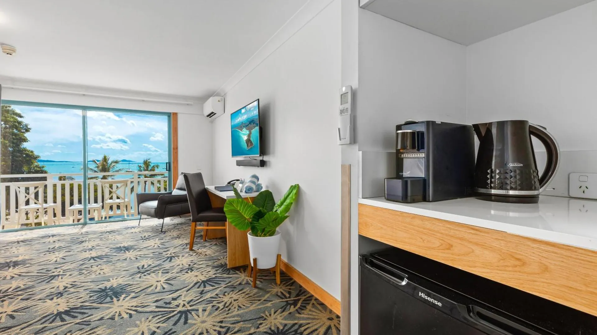 Airlie Beach Hotel  Airlie Beach